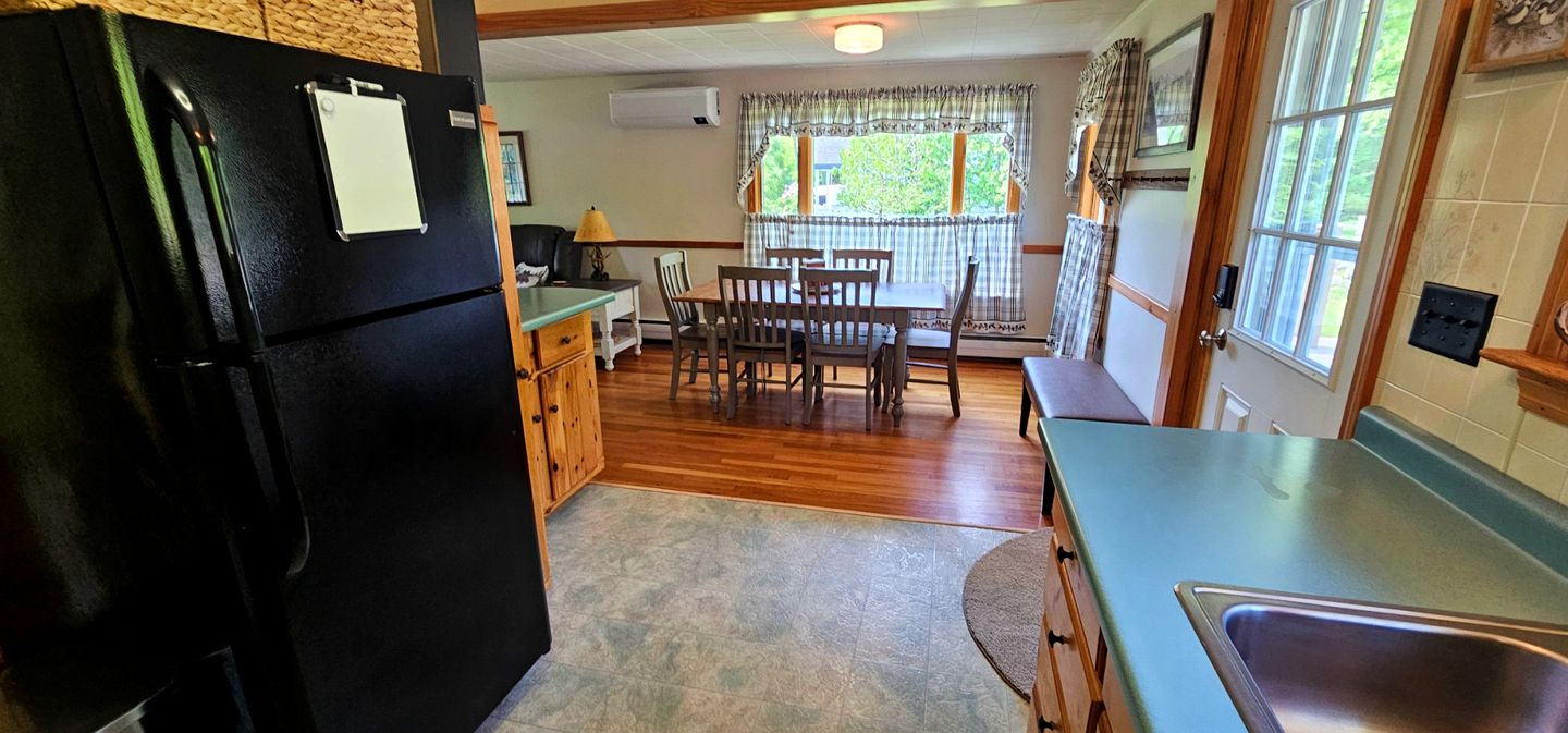 Radiant Pet-Friendly Cottage Oasis Near Moosehead Lake, Maine