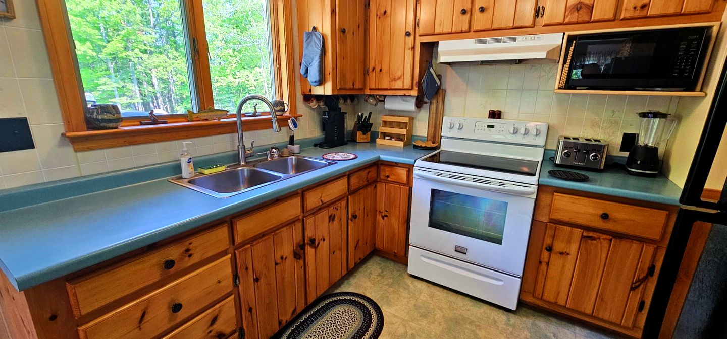 Radiant Pet-Friendly Cottage Oasis Near Moosehead Lake, Maine