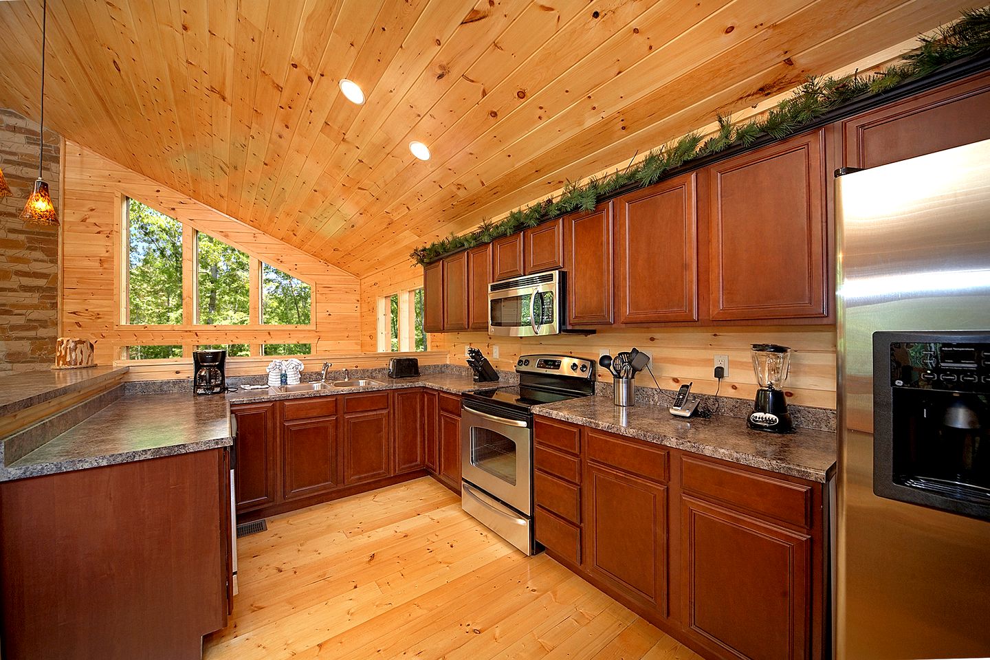 Majestic Gatlinburg Hot Tub Cabin Rental for Groups