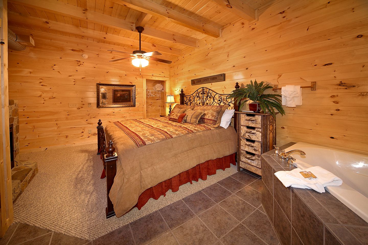 Majestic Gatlinburg Hot Tub Cabin Rental for Groups