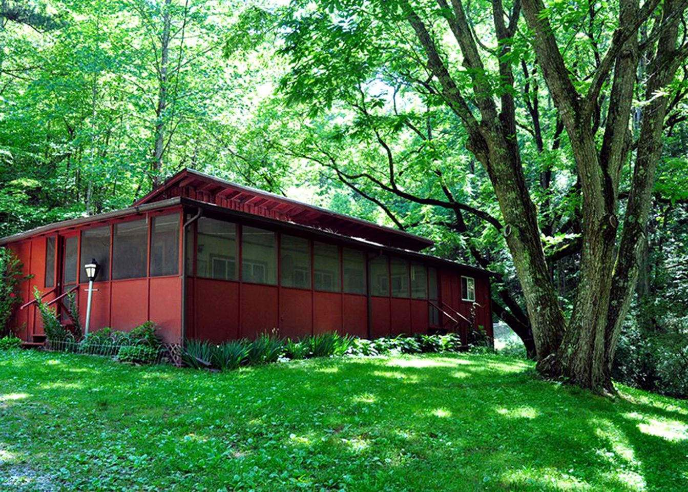 Riverside Cabin Rental Amid the Appalachian Mountains in North Carolina