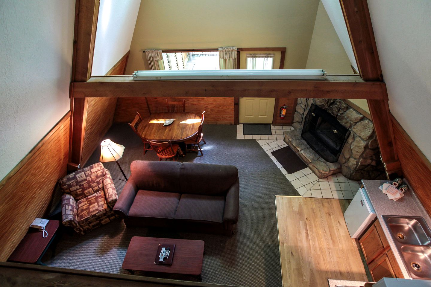 Cabin with hot tub in Appalachian Mountains near Lake Logan, Ohio
