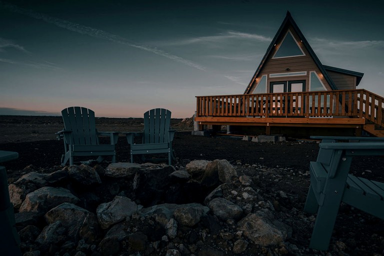 Rustic Off-Grid A-frame with Hot Tub and Sauna near the Grand Canyon for a Unique Escape in Williams, Arizona