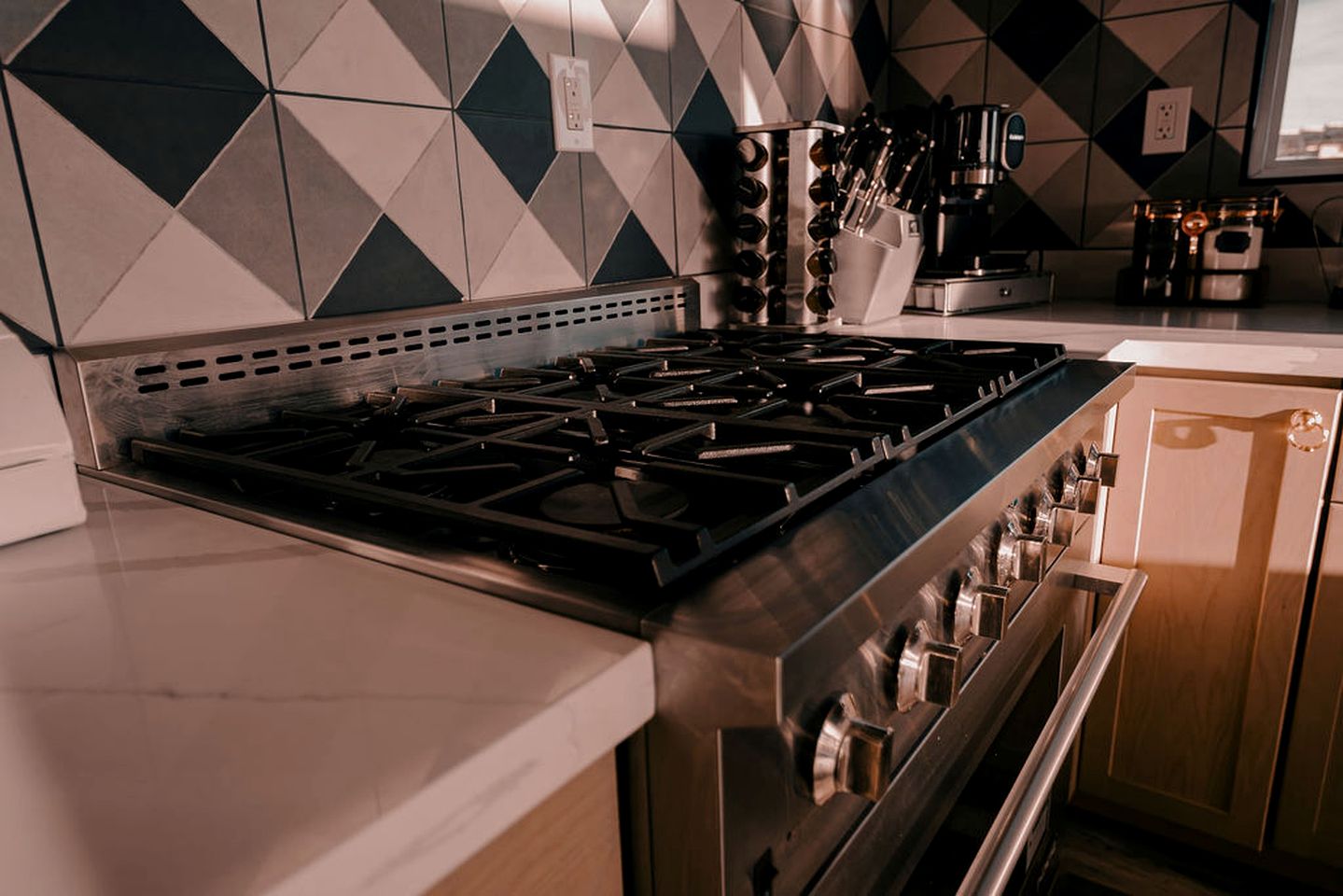 Rustic Off-Grid A-frame with Hot Tub and Sauna near the Grand Canyon for a Unique Escape in Williams, Arizona