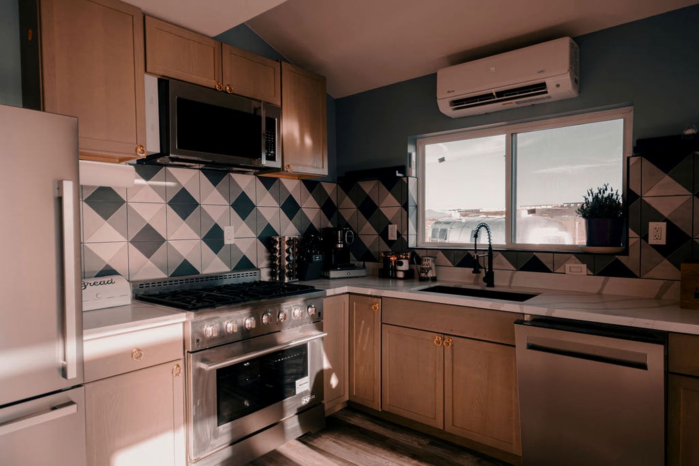 Rustic Off-Grid A-frame with Hot Tub and Sauna near the Grand Canyon for a Unique Escape in Williams, Arizona