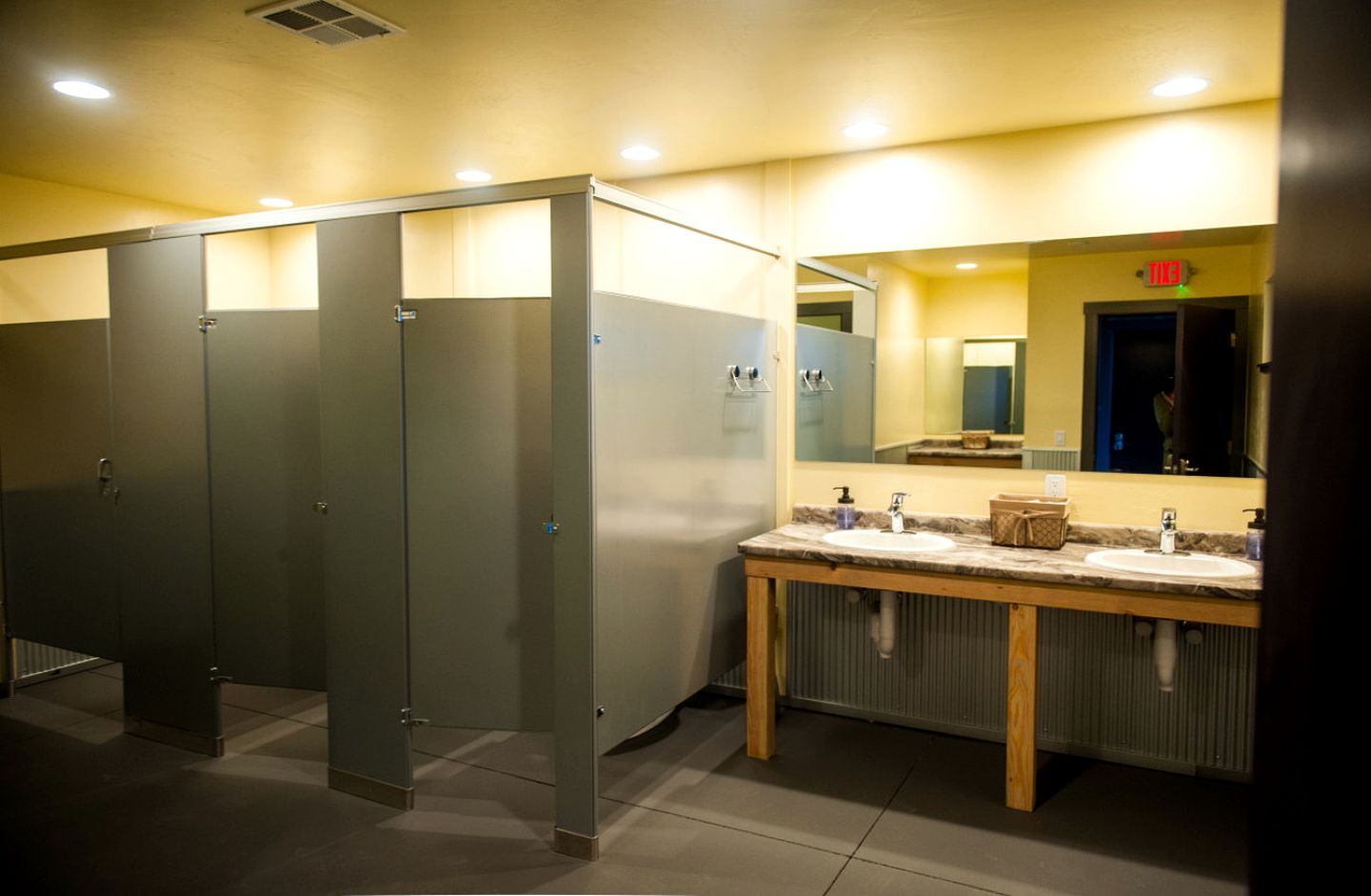 Adventure-Ready A-Frame Cabins with Fire Pit & Cozy Mountain Setting in Emigrant, Montana