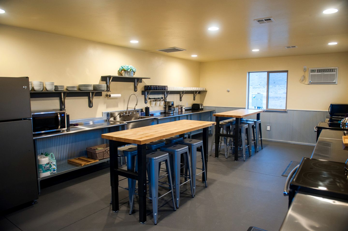 Beautiful A-Frame Cabin on a Wonderful Glampground for an Unforgettable Retreat in Emigrant, Montana