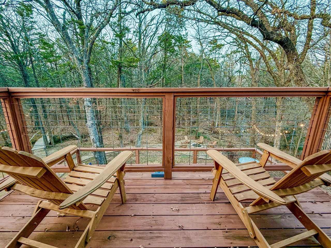 Stunning A-Frame with Private Hot Tub next to Lake Texoma, Perfect for a Weekend of Boating, Kayaking, and Relaxing