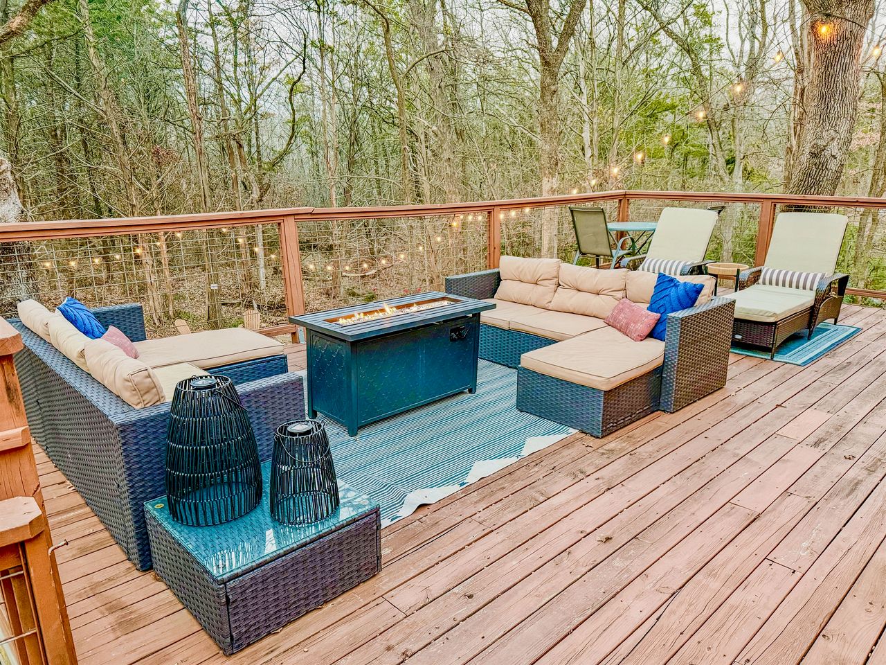 Stunning A-Frame with Private Hot Tub next to Lake Texoma, Perfect for a Weekend of Boating, Kayaking, and Relaxing
