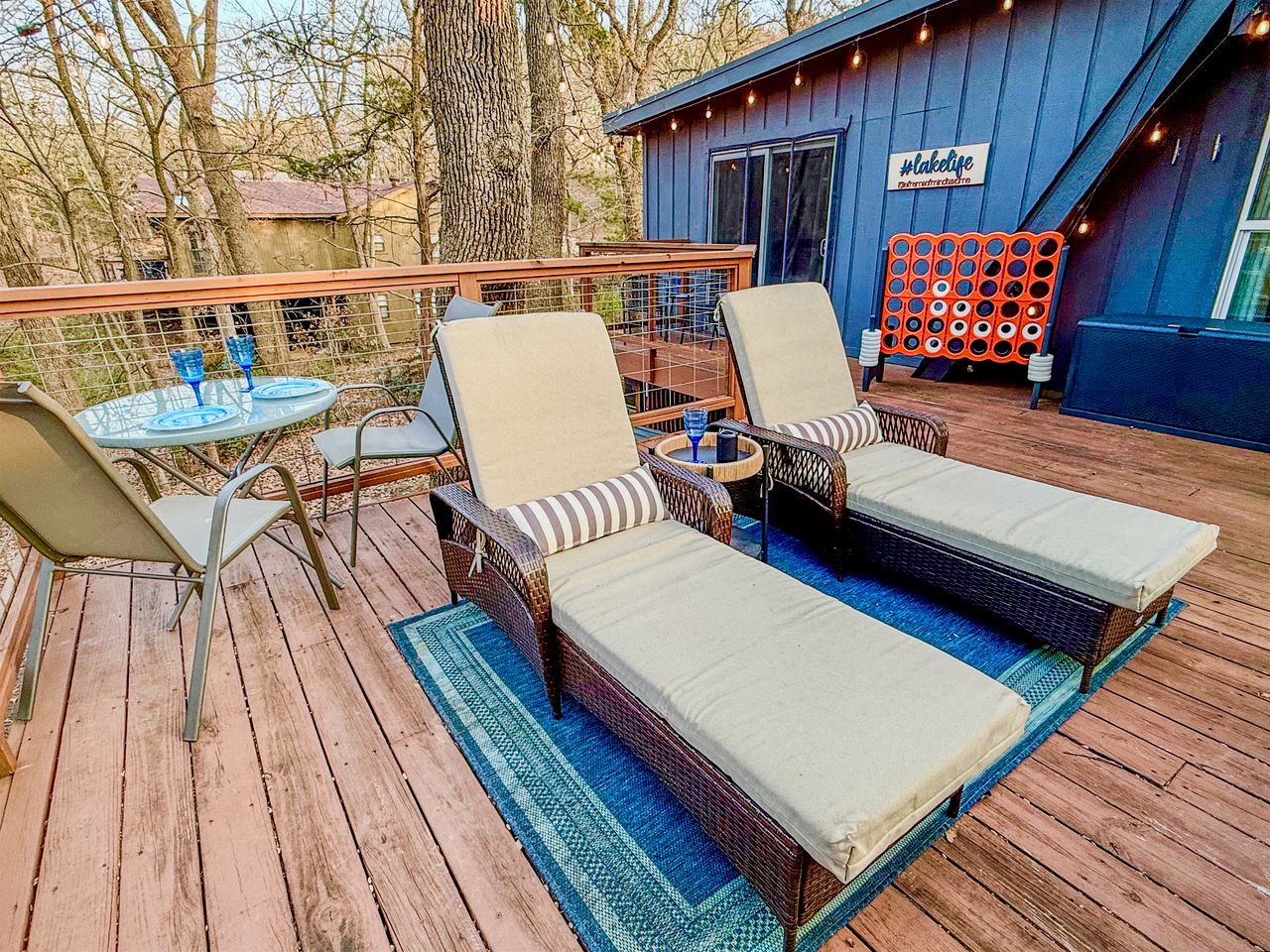Stunning A-Frame with Private Hot Tub next to Lake Texoma, Perfect for a Weekend of Boating, Kayaking, and Relaxing