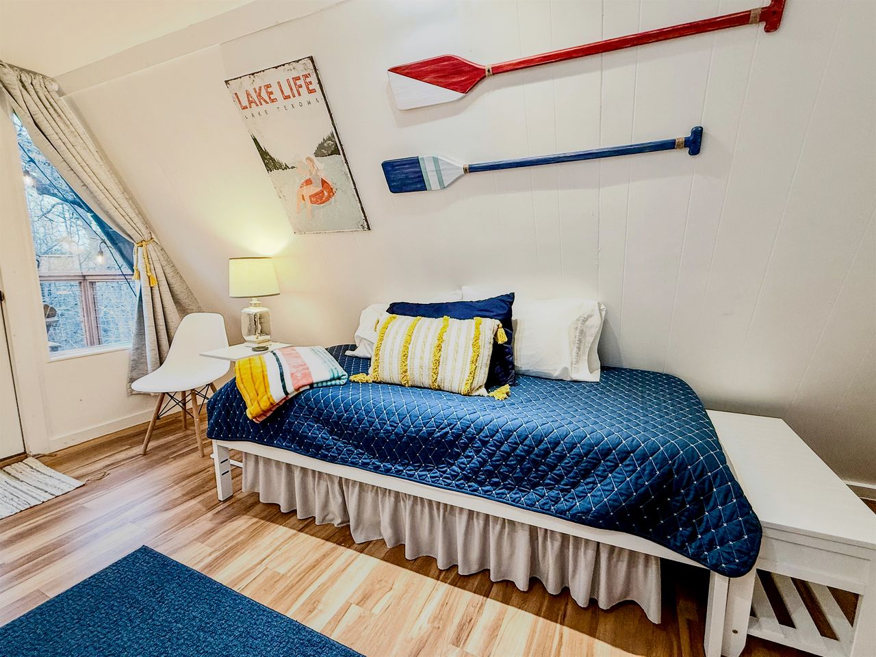 Stunning A-Frame with Private Hot Tub next to Lake Texoma, Perfect for a Weekend of Boating, Kayaking, and Relaxing