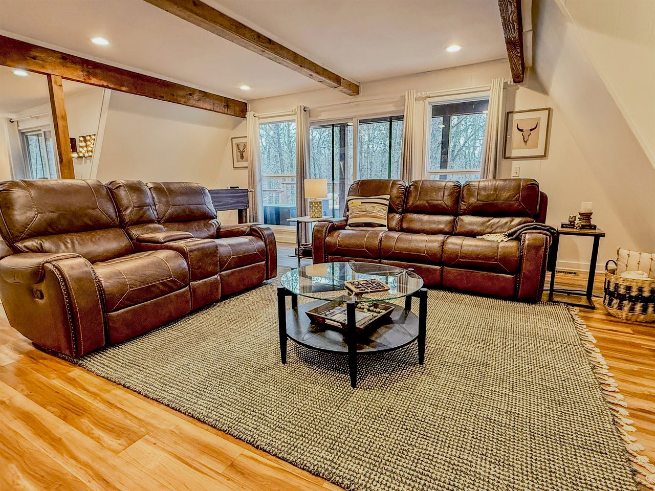 Stunning A-Frame with Private Hot Tub next to Lake Texoma, Perfect for a Weekend of Boating, Kayaking, and Relaxing