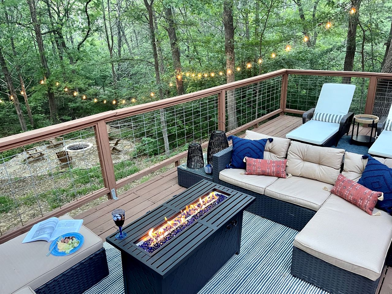 Stunning A-Frame with Private Hot Tub next to Lake Texoma, Perfect for a Weekend of Boating, Kayaking, and Relaxing