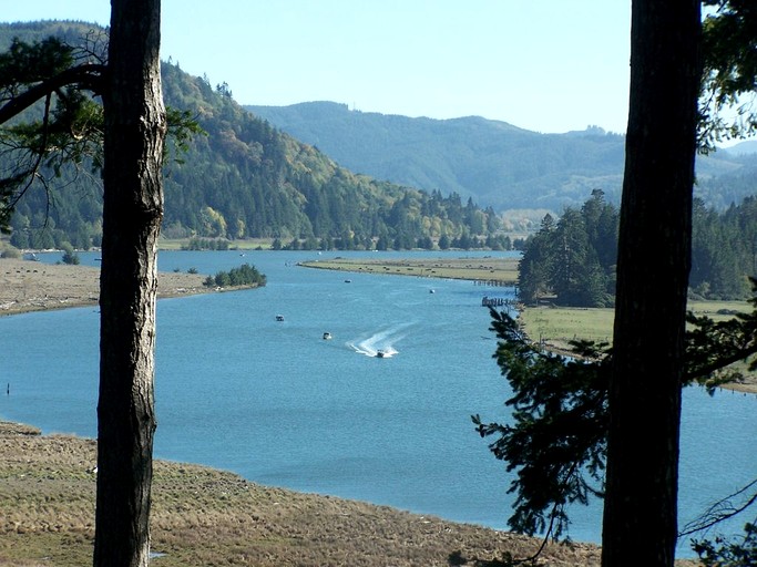 Beautiful Three-Bedroom Cottage Rental on Coquille River in Bandon, Oregon | Vacation Rentals (Bandon, Oregon, United States of America)