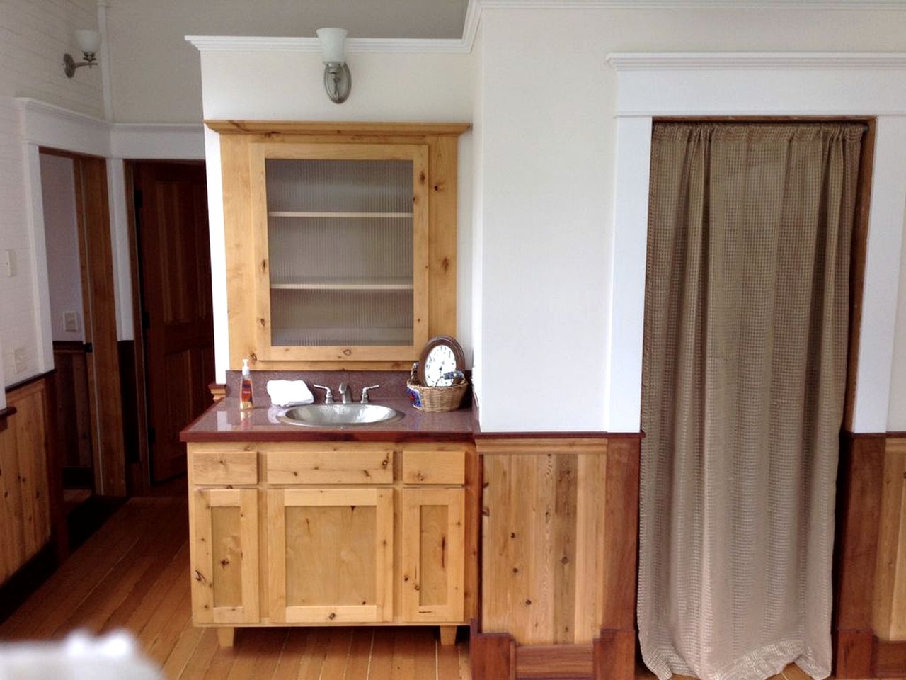 Beautiful Three-Bedroom Cottage Rental on Coquille River in Bandon, Oregon