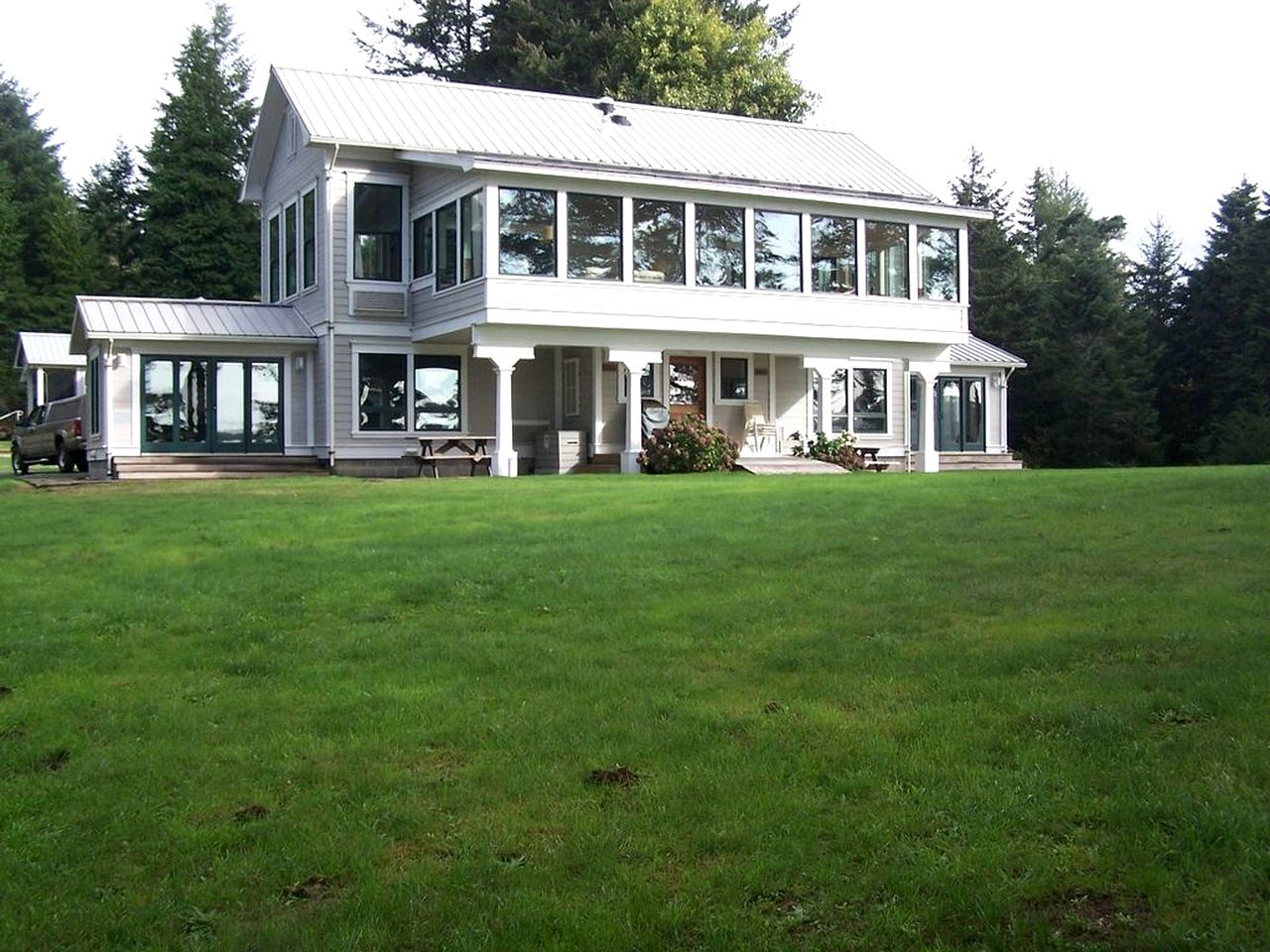 Beautiful Three-Bedroom Cottage Rental on Coquille River in Bandon, Oregon | Vacation Rentals (Bandon, Oregon, United States of America)