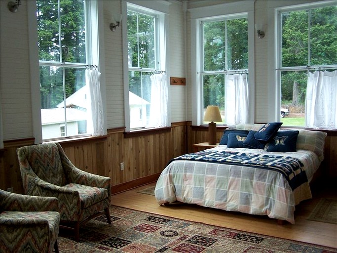 Beautiful Three-Bedroom Cottage Rental on Coquille River in Bandon, Oregon | Vacation Rentals (Bandon, Oregon, United States of America)