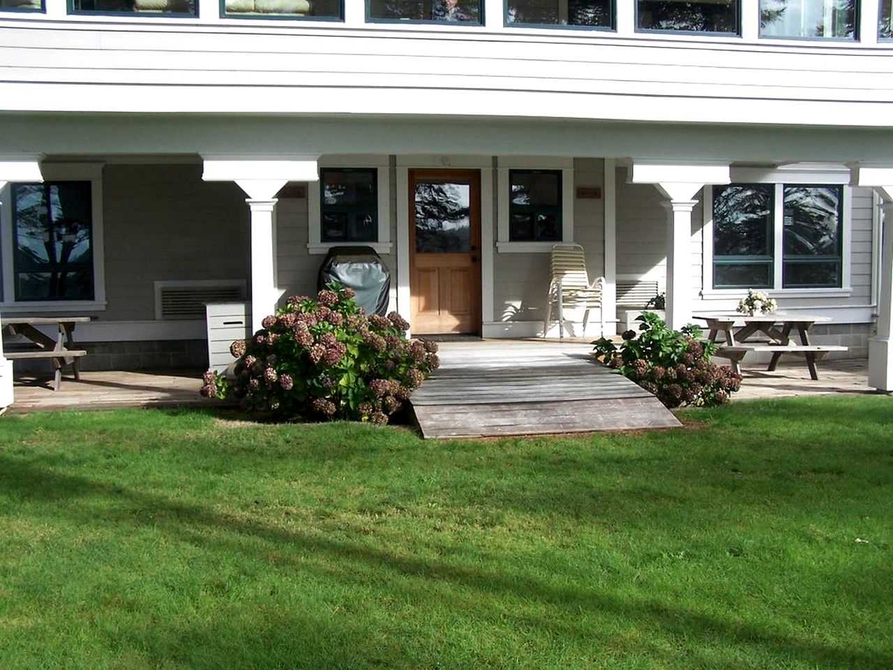 Beautiful Three-Bedroom Cottage Rental on Coquille River in Bandon, Oregon