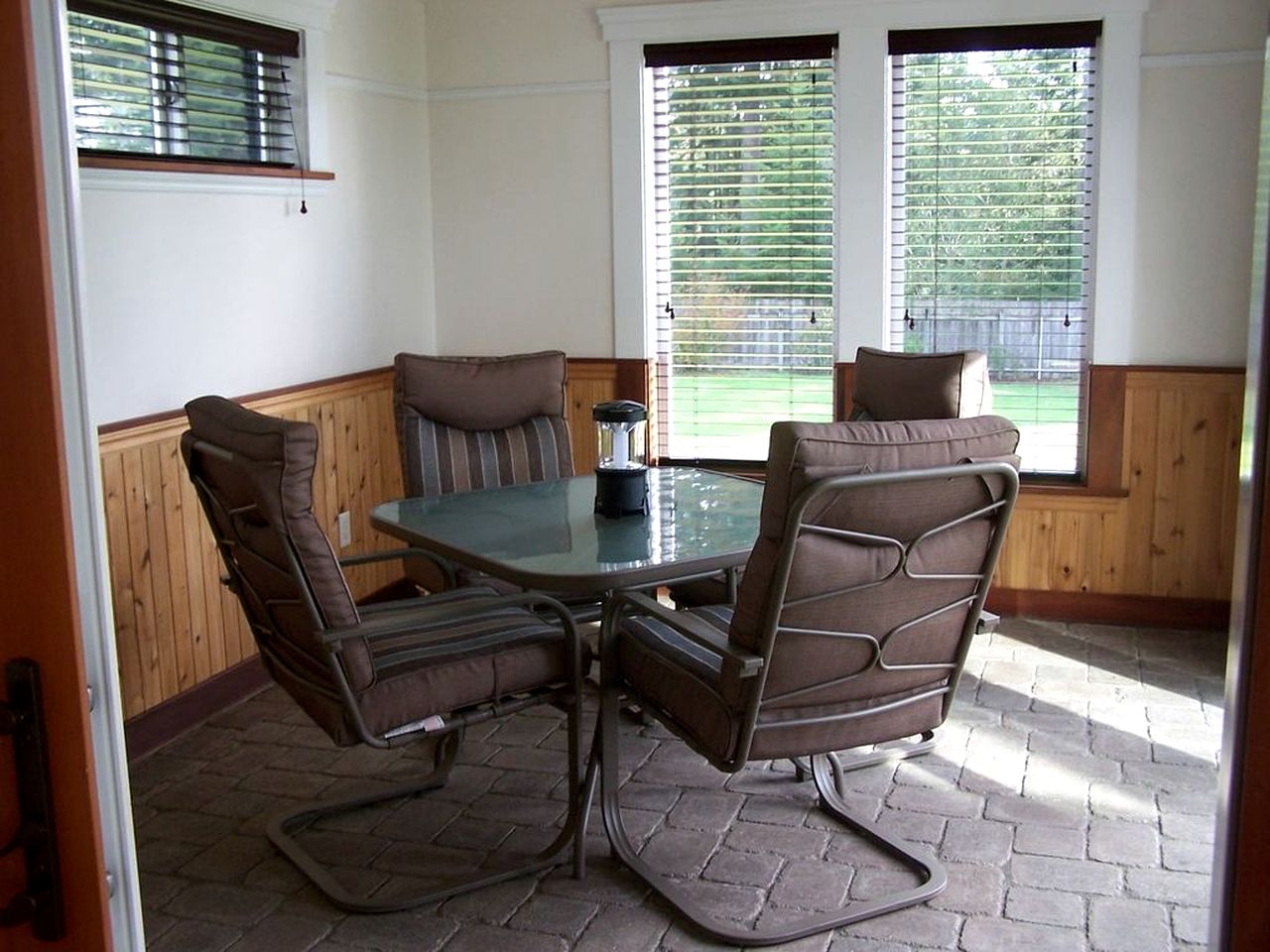 Beautiful Three-Bedroom Cottage Rental on Coquille River in Bandon, Oregon