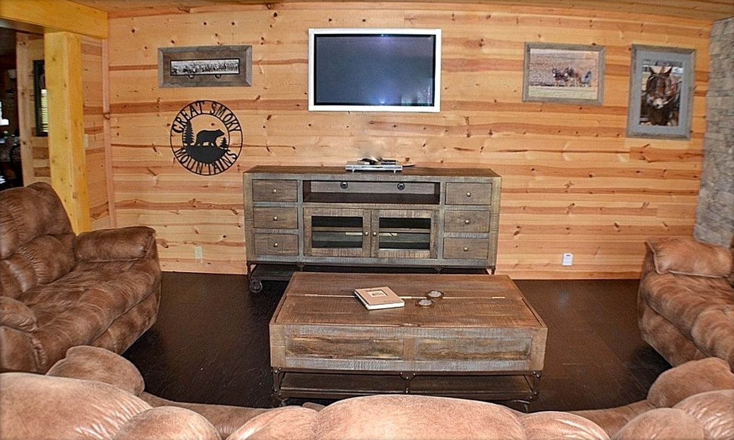 Premium Glamping Rental with Hot Tub and Games Room in Sevierville, Tennessee
