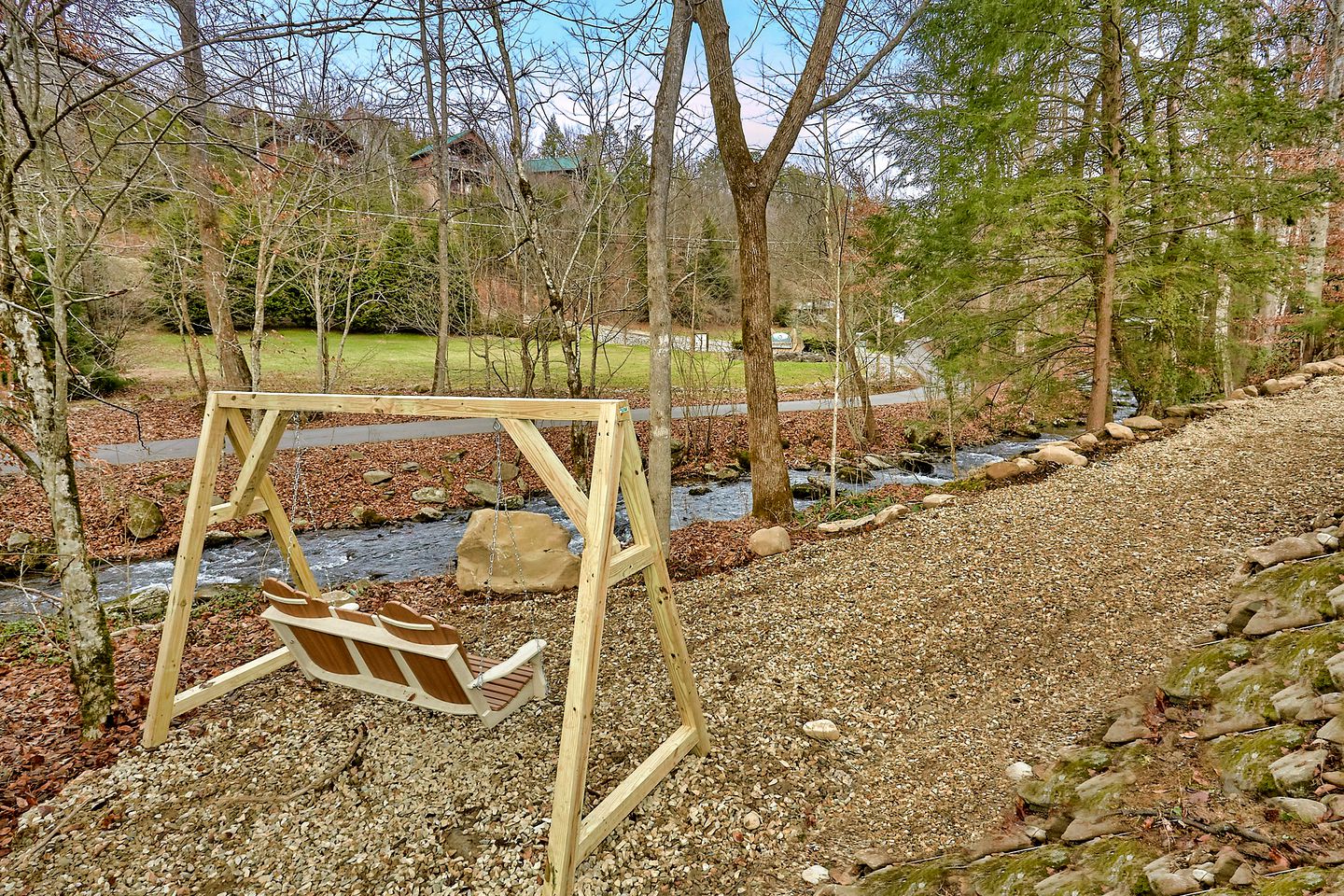 Romantic Cabin Getaway on Webb Creek near Gatlinburg in East Tennessee