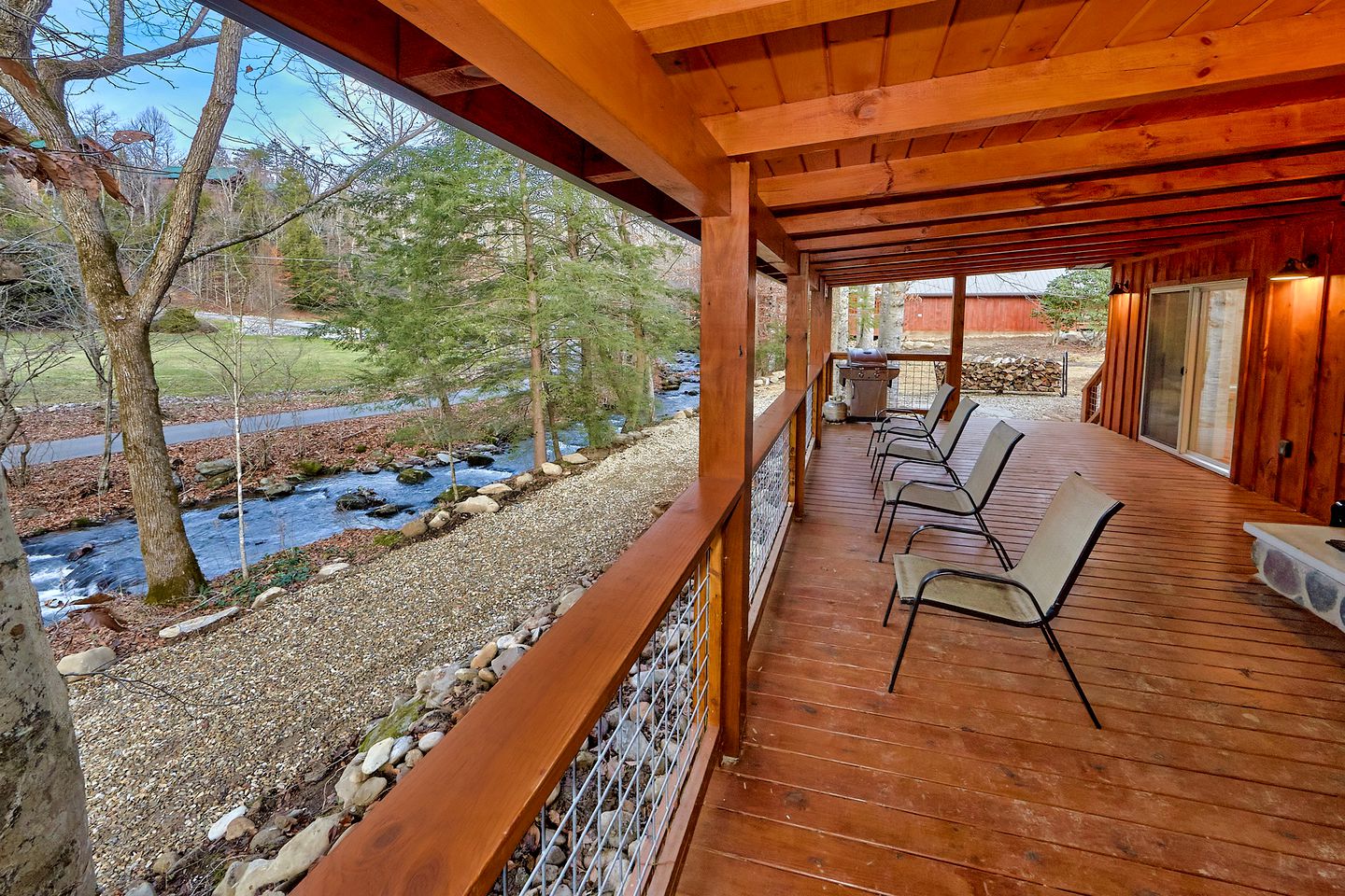 Romantic Cabin Getaway on Webb Creek near Gatlinburg in East Tennessee