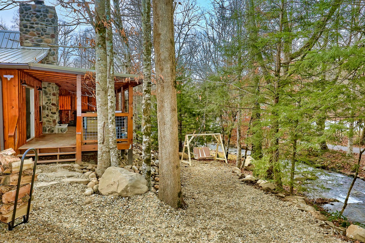 Romantic Cabin Getaway on Webb Creek near Gatlinburg in East Tennessee