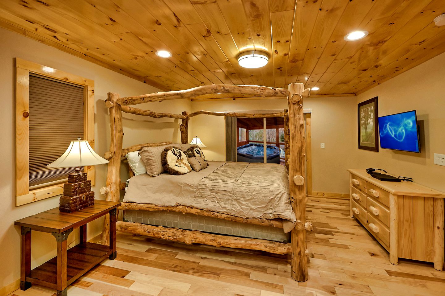 Romantic Cabin Getaway on Webb Creek near Gatlinburg in East Tennessee