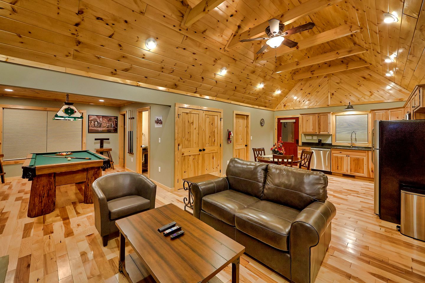 Romantic Cabin Getaway on Webb Creek near Gatlinburg in East Tennessee