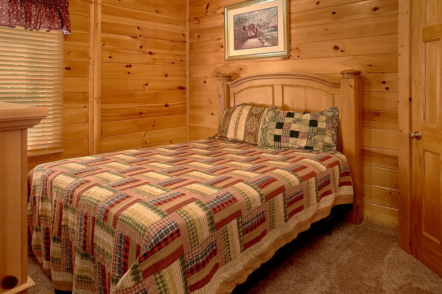 Beautiful Pigeon Forge Vacation Cabin with a Hot Tub