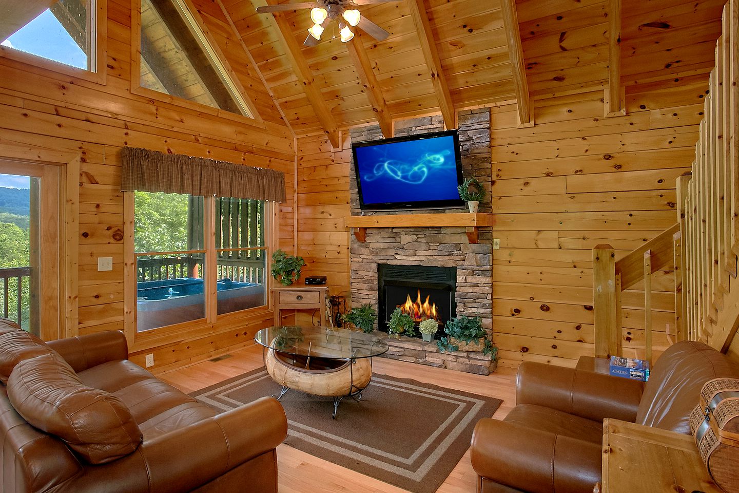 Beautiful Pigeon Forge Vacation Cabin with a Hot Tub