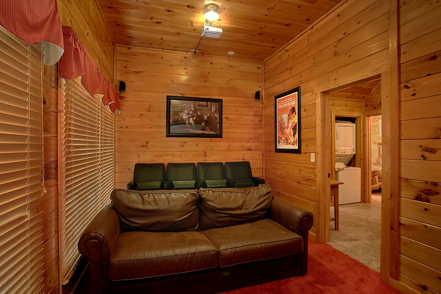 Beautiful Pigeon Forge Vacation Cabin with a Hot Tub