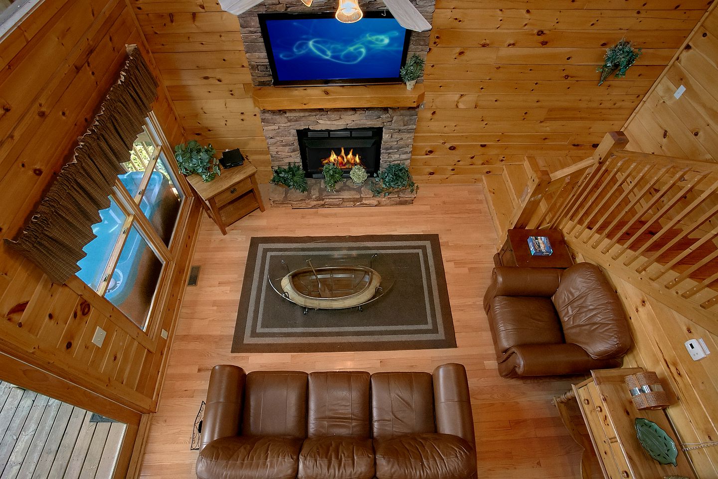 Beautiful Pigeon Forge Vacation Cabin with a Hot Tub