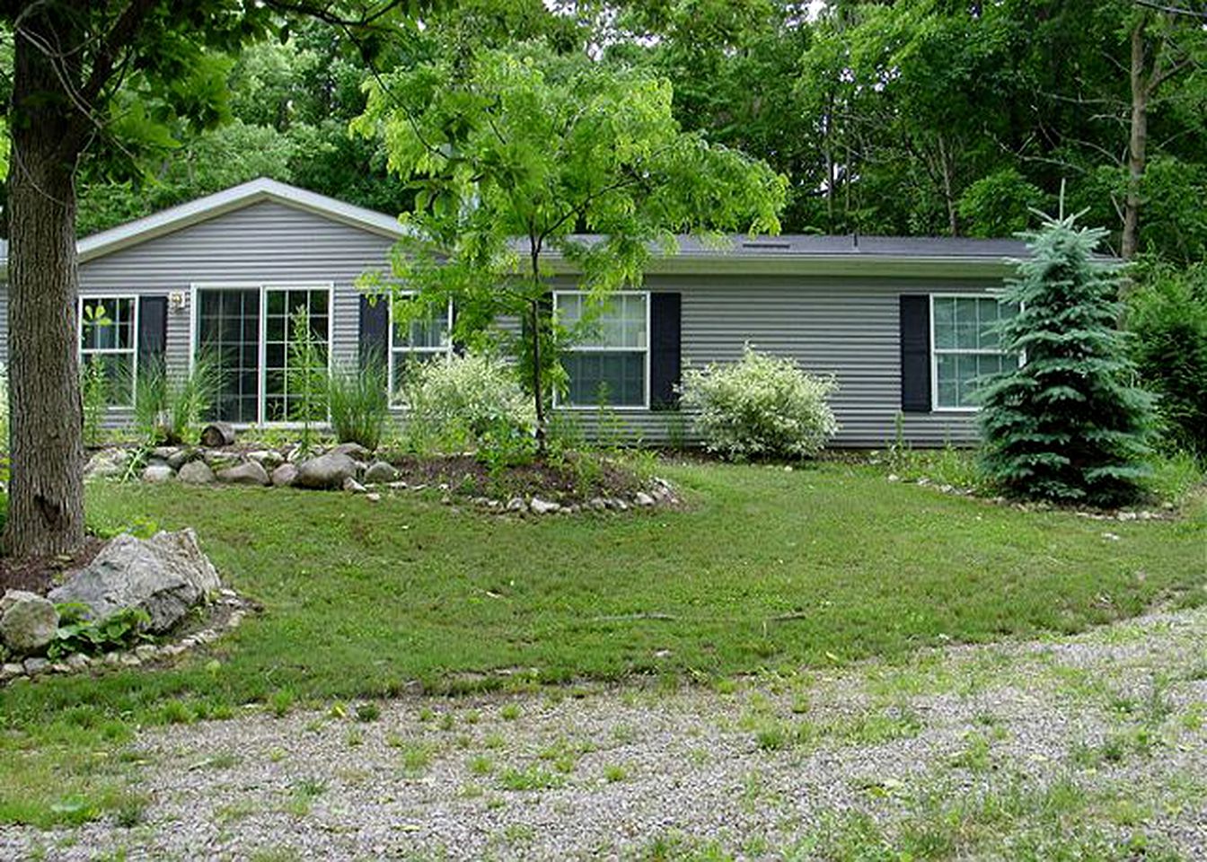 Spacious Vacation Cottage Rental near the Waterfront in Beautiful Put-in-Bay, Ohio