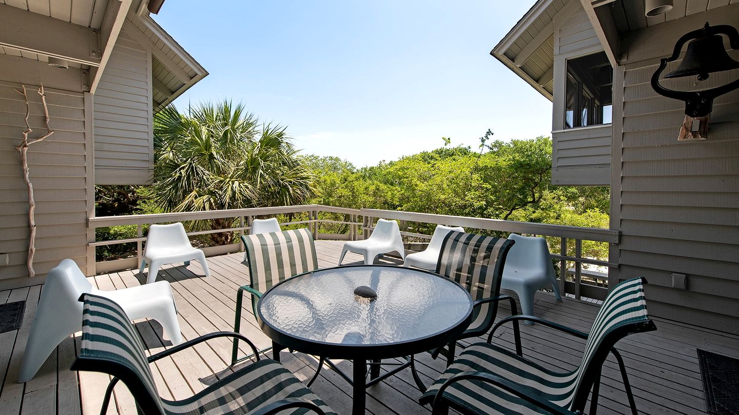 Gorgeous Pet-Friendly Oceanfront Retreat in Gated Community, Georgetown, South Carolina