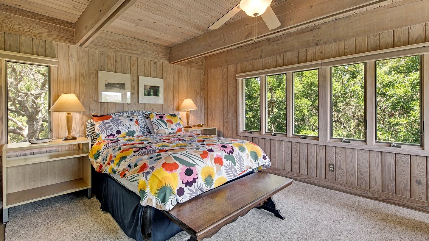 Gorgeous Pet-Friendly Oceanfront Retreat in Gated Community, Georgetown, South Carolina