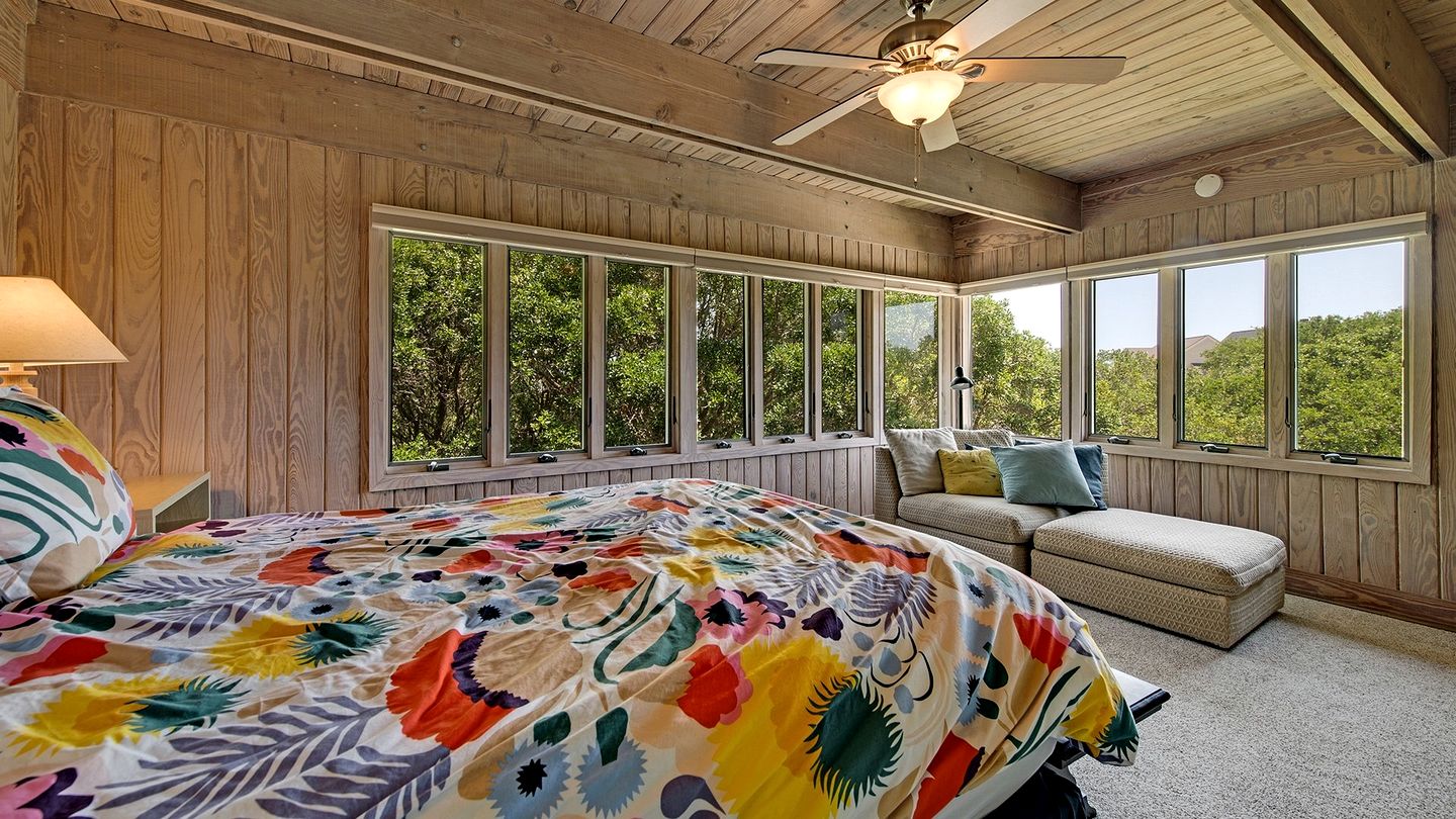 Gorgeous Pet-Friendly Oceanfront Retreat in Gated Community, Georgetown, South Carolina