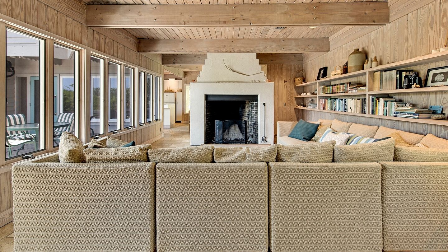 Gorgeous Pet-Friendly Oceanfront Retreat in Gated Community, Georgetown, South Carolina