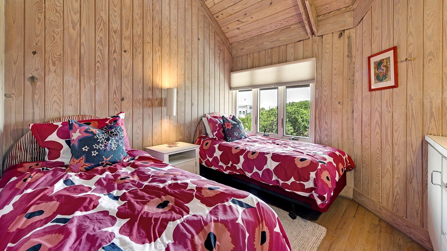 Gorgeous Pet-Friendly Oceanfront Retreat in Gated Community, Georgetown, South Carolina