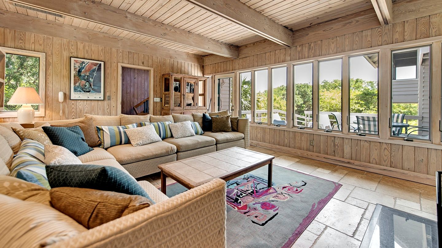 Gorgeous Pet-Friendly Oceanfront Retreat in Gated Community, Georgetown, South Carolina