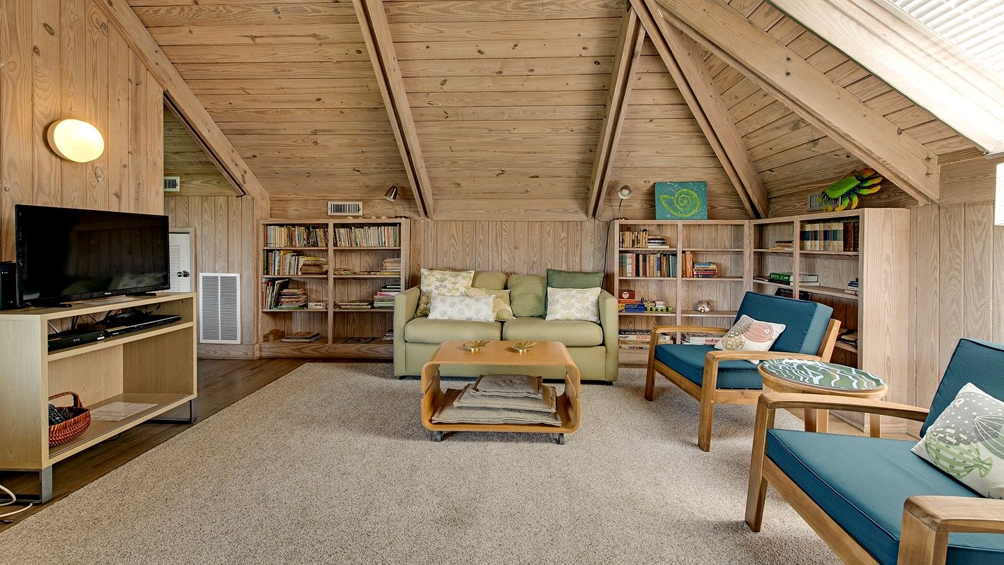 Gorgeous Pet-Friendly Oceanfront Retreat in Gated Community, Georgetown, South Carolina