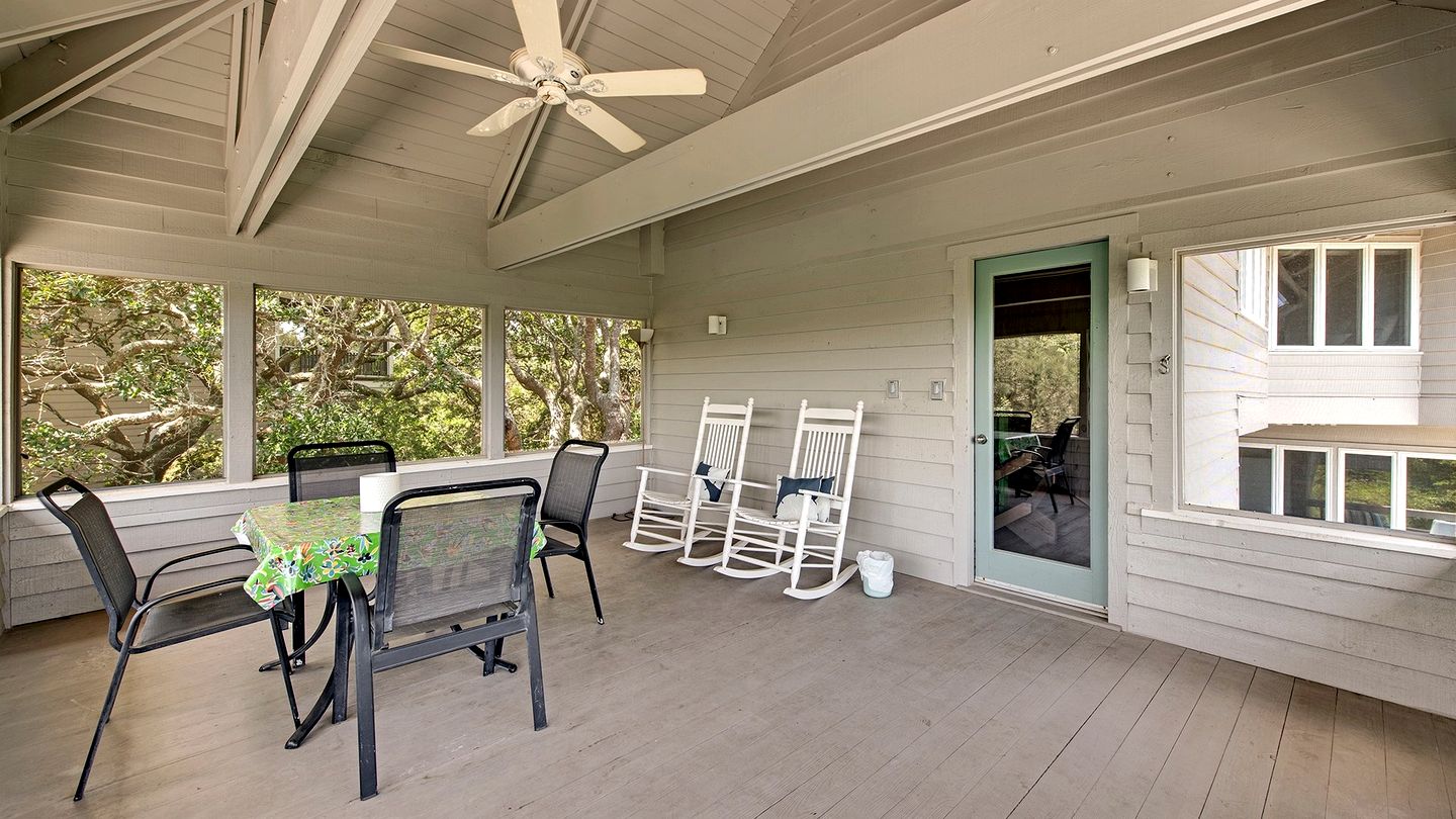Gorgeous Pet-Friendly Oceanfront Retreat in Gated Community, Georgetown, South Carolina