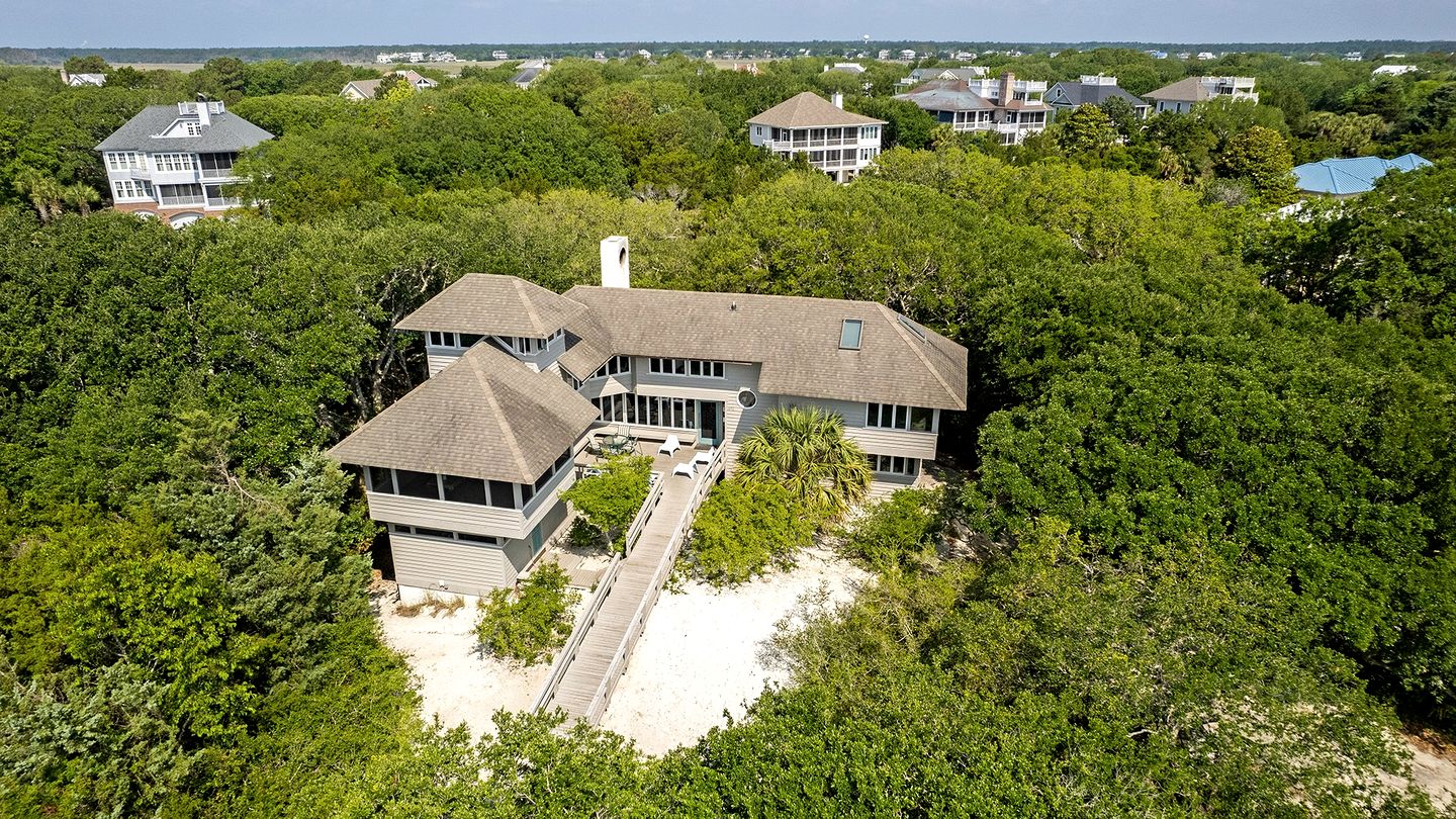 Gorgeous Pet-Friendly Oceanfront Retreat in Gated Community, Georgetown, South Carolina