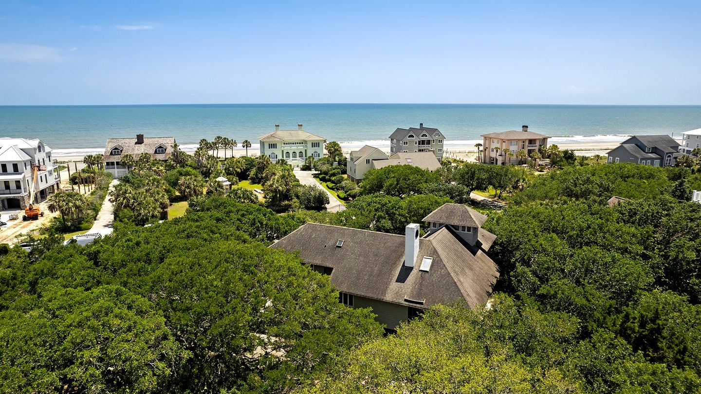 Gorgeous Pet-Friendly Oceanfront Retreat in Gated Community, Georgetown, South Carolina
