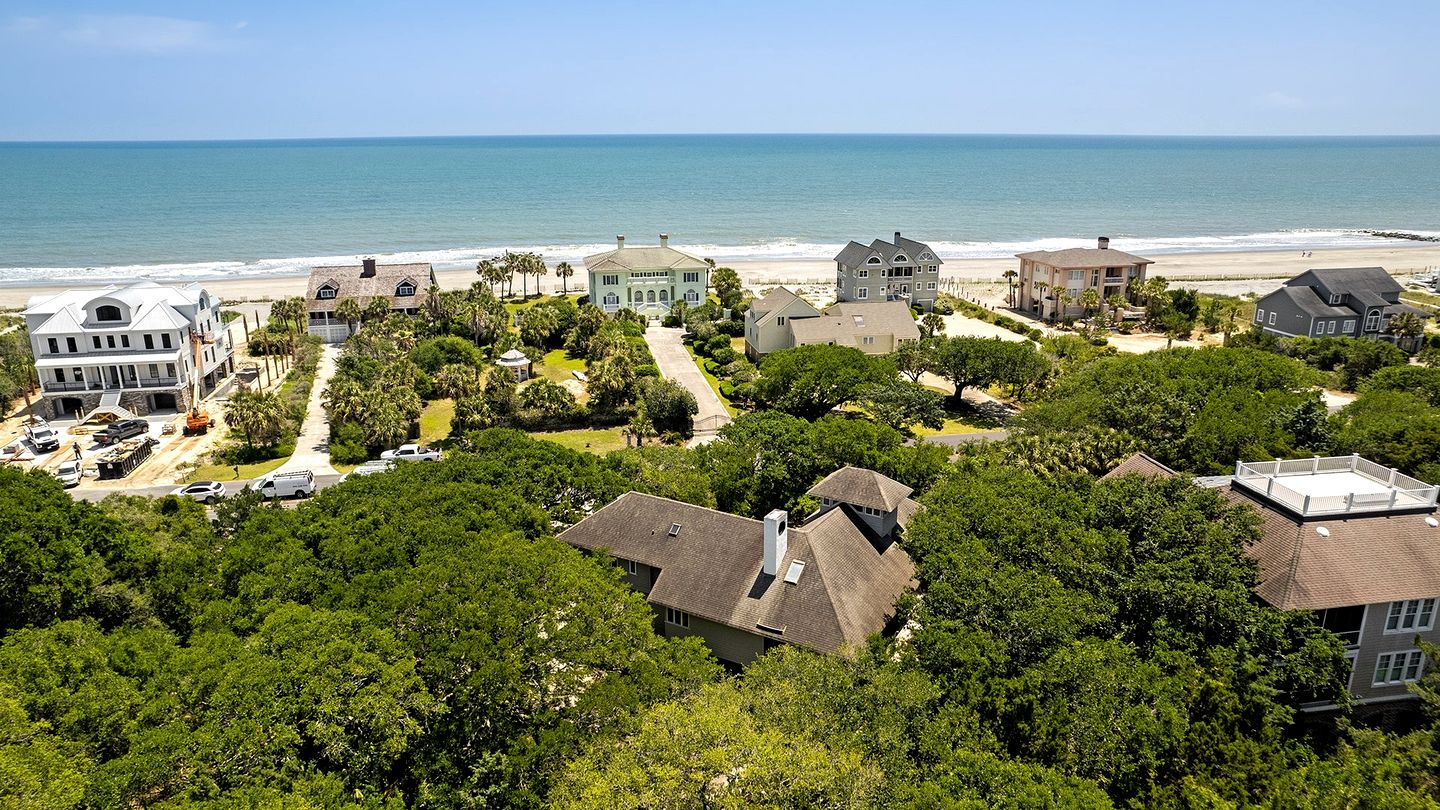 Gorgeous Pet-Friendly Oceanfront Retreat in Gated Community, Georgetown, South Carolina