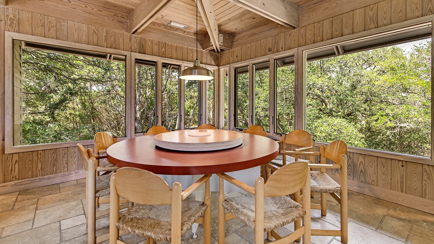 Gorgeous Pet-Friendly Oceanfront Retreat in Gated Community, Georgetown, South Carolina