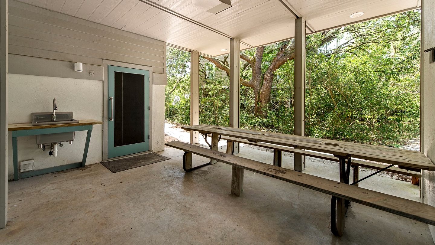 Gorgeous Pet-Friendly Oceanfront Retreat in Gated Community, Georgetown, South Carolina