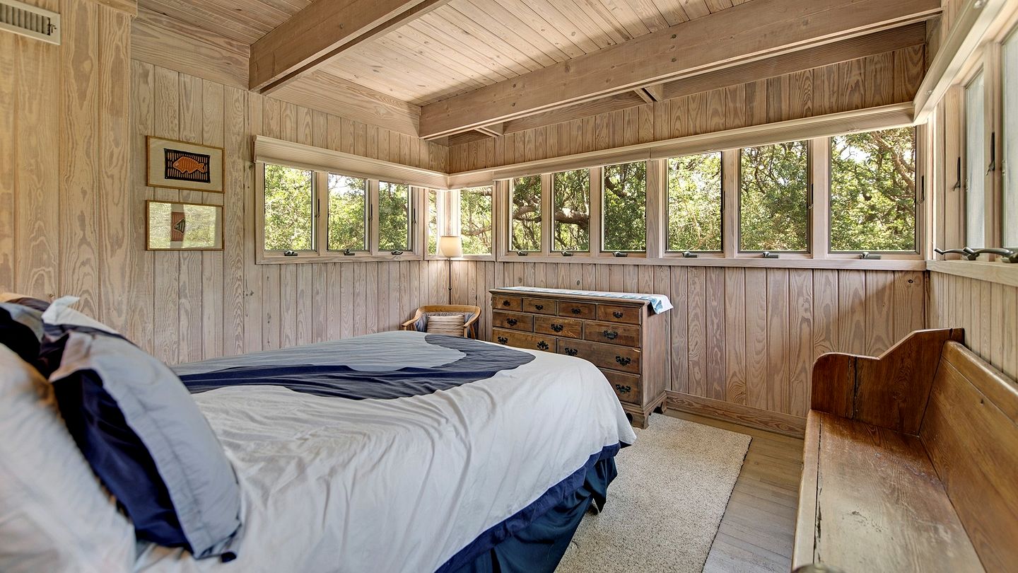 Gorgeous Pet-Friendly Oceanfront Retreat in Gated Community, Georgetown, South Carolina