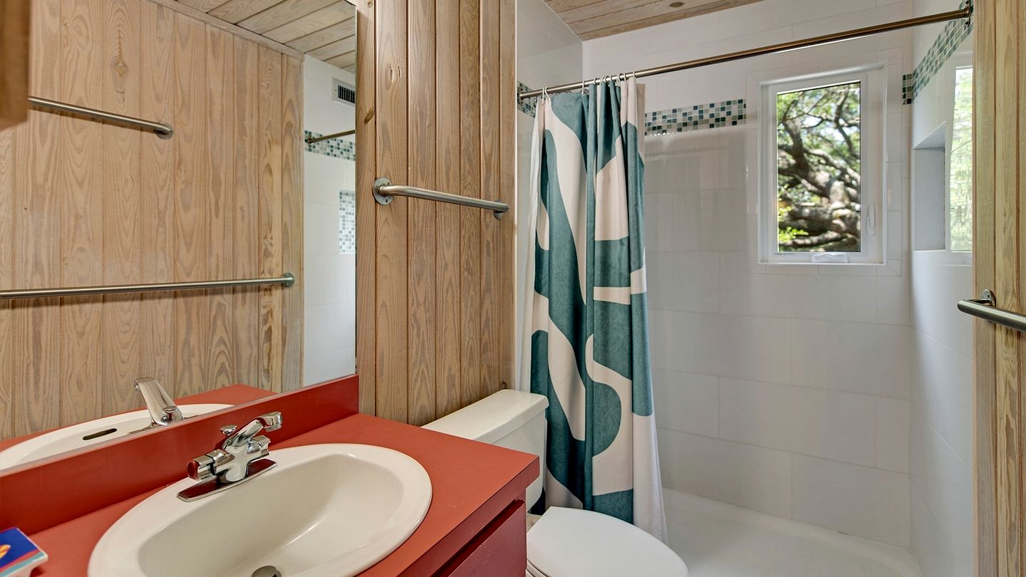 Gorgeous Pet-Friendly Oceanfront Retreat in Gated Community, Georgetown, South Carolina