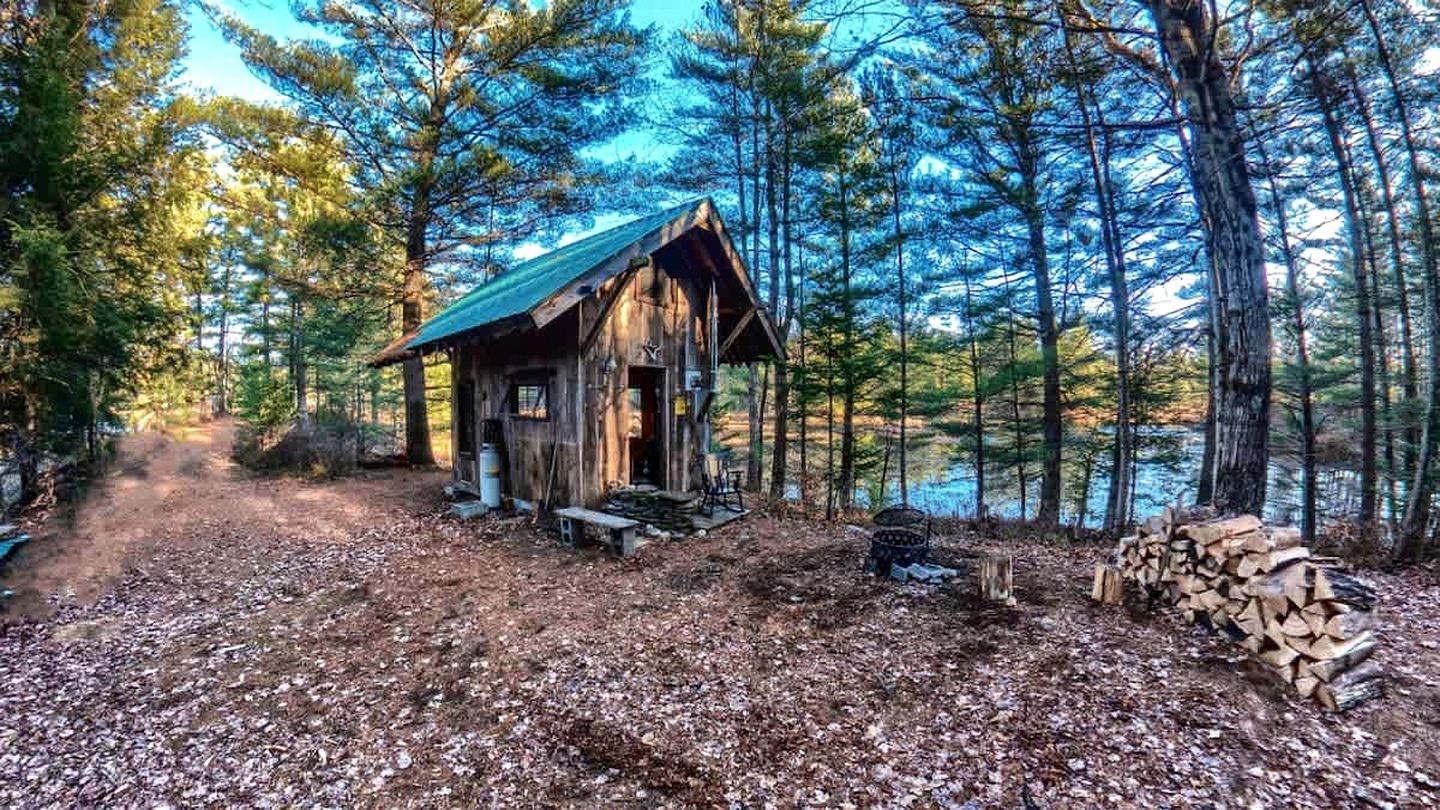 Secluded and Off-Grid, Pet Friendly Cabin on Private Pond in Glenfield, New York